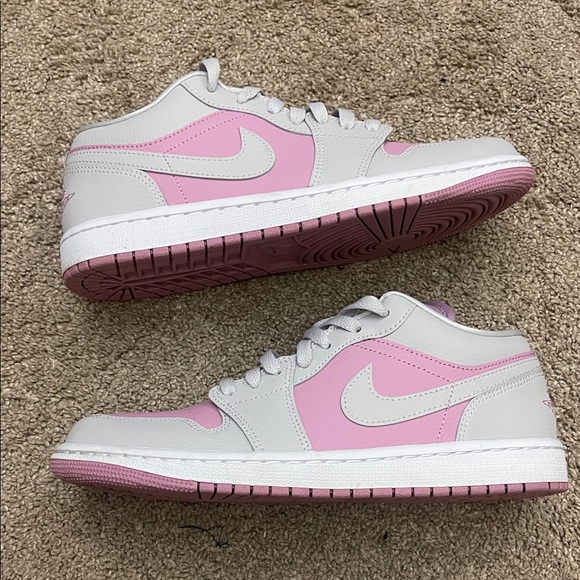 Women’s Jordan 1 Low Pink & Grey size 9 - Picture 4 of 6